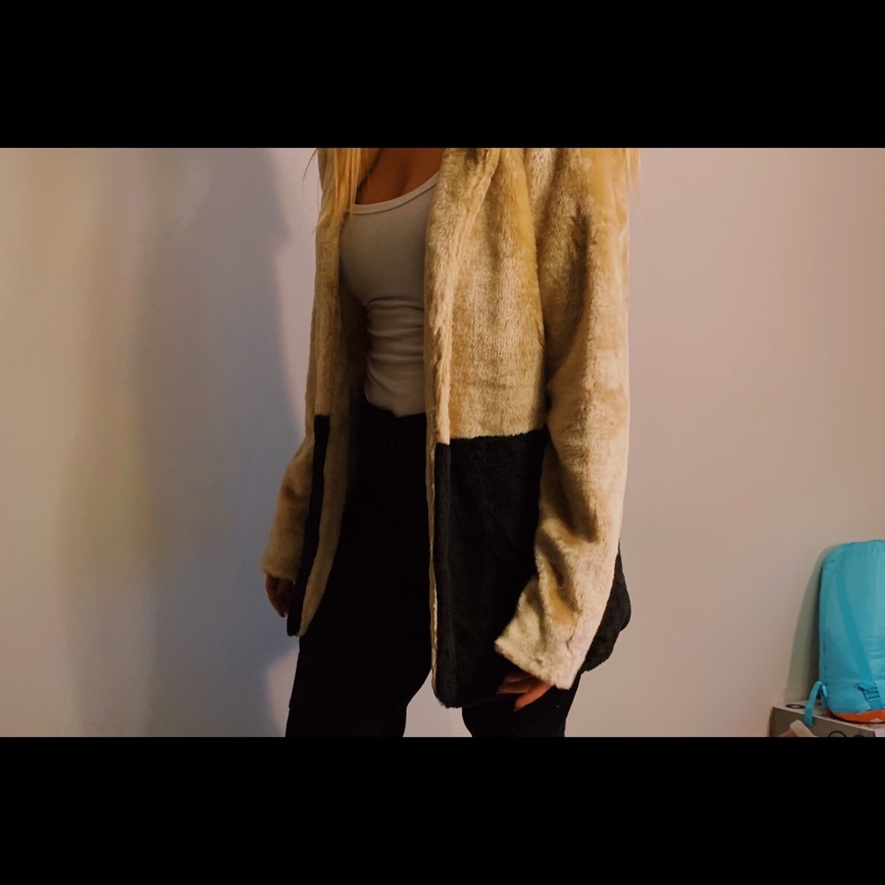 XXI beige and black Faux Fur Coat in medium - Picture 6 of 6